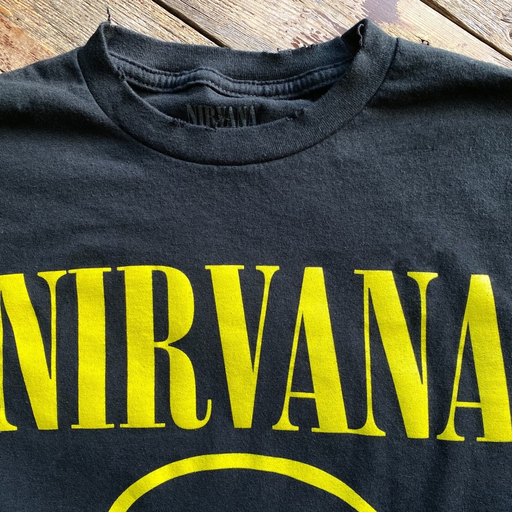 SOLD Nirvana Oversized Distressed Retro Wash Classic Smile Logo Rock Grunge Tee - Picture 2 of 2